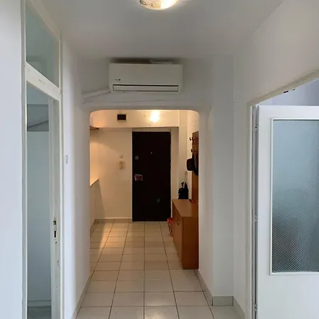 Chic 4 Bedrooms Near Metro, Regie Upb 2 Bathrooms بوخارست