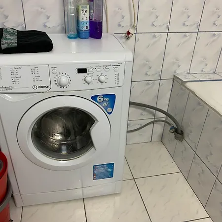 Chic 4 Bedrooms Near Metro, Regie Upb 2 Bathrooms شقة بوخارست