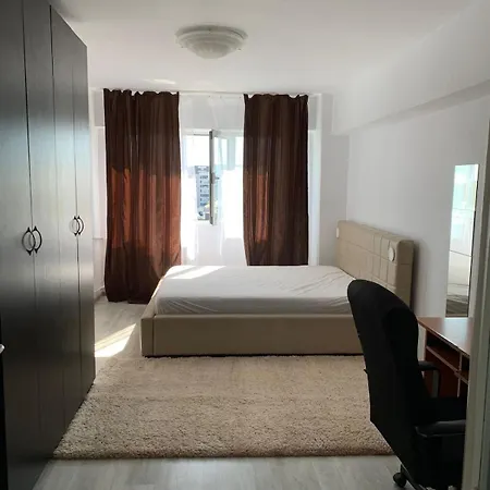 Chic 4 Bedrooms Near Metro, Regie Upb 2 Bathrooms شقة