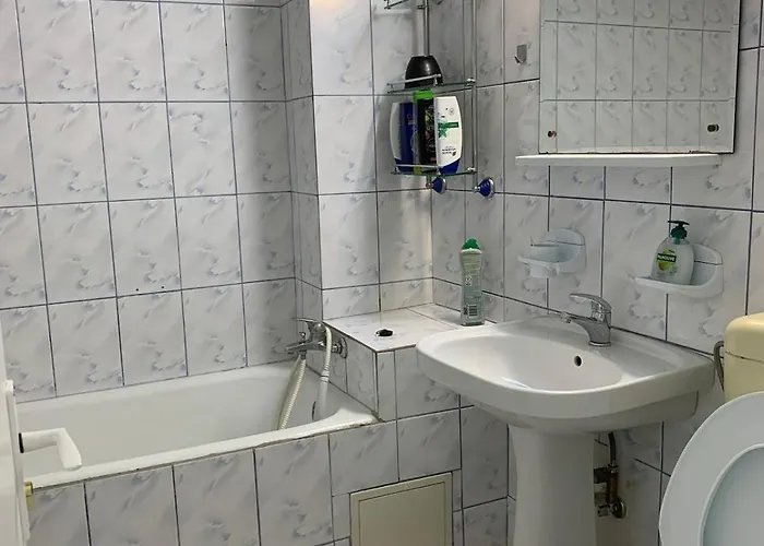 Chic 4 Bedrooms Near Metro, Regie Upb 2 Bathrooms * بوخارست