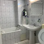 Chic 4 Bedrooms Near Metro, Regie Upb 2 Bathrooms * Boekarest