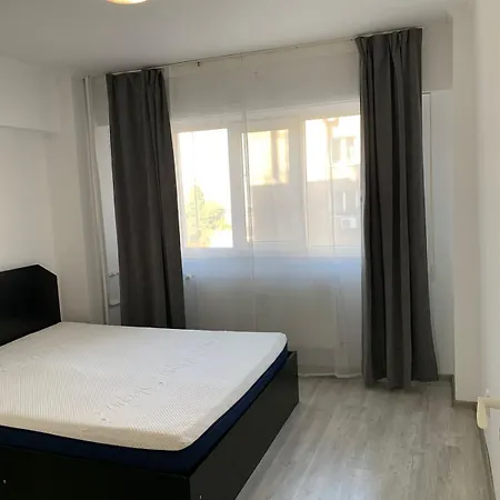 Daire Chic 4 Bedrooms Near Metro, Regie Upb 2 Bathrooms *