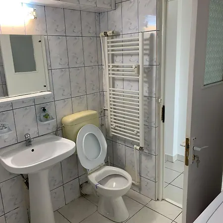 Appartement Chic 4 Bedrooms Near Metro, Regie Upb 2 Bathrooms Bucarest