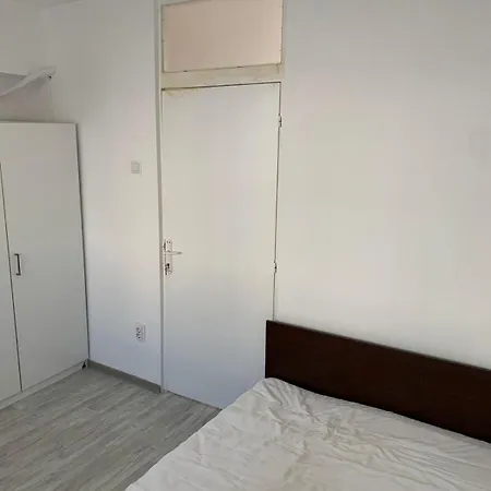 Chic 4 Bedrooms Near Metro, Regie Upb 2 Bathrooms Appartement *