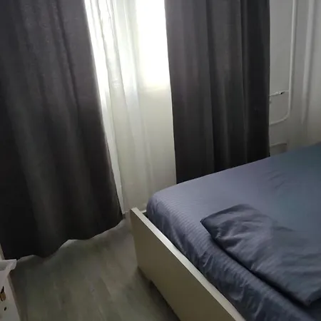 Chic 4 Bedrooms Near Metro, Regie Upb 2 Bathrooms *