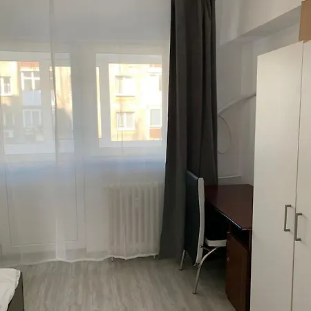 Daire Chic 4 Bedrooms Near Metro, Regie Upb 2 Bathrooms *