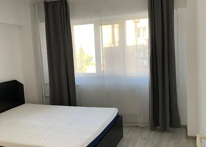 Apartmán Chic 4 Bedrooms Near Metro, Regie Upb 2 Bathrooms *