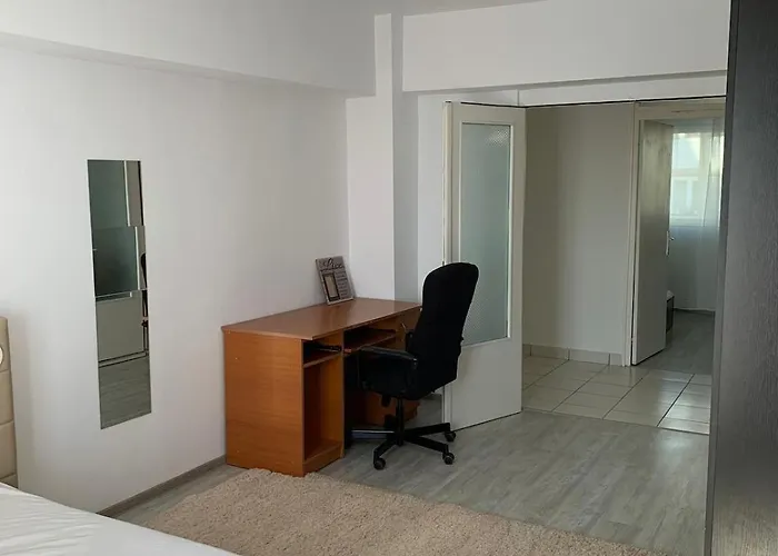 Chic 4 Bedrooms Near Metro, Regie Upb 2 Bathrooms Апартаменти Бухарест