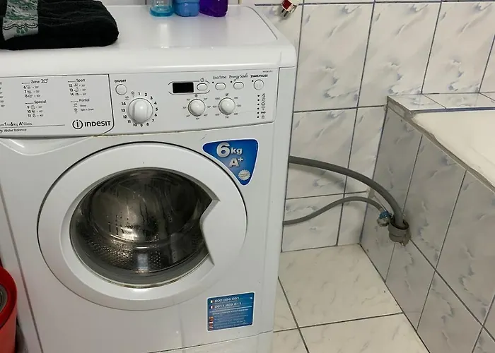 Chic 4 Bedrooms Near Metro, Regie Upb 2 Bathrooms Апартаменти Бухарест