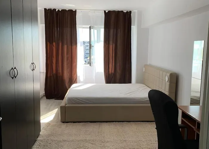 Chic 4 Bedrooms Near Metro, Regie Upb 2 Bathrooms Διαμέρισμα