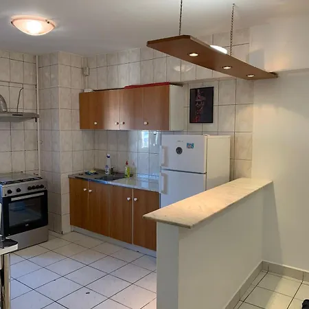 Chic 4 Bedrooms Near Metro, Regie Upb 2 Bathrooms * בוקרשט